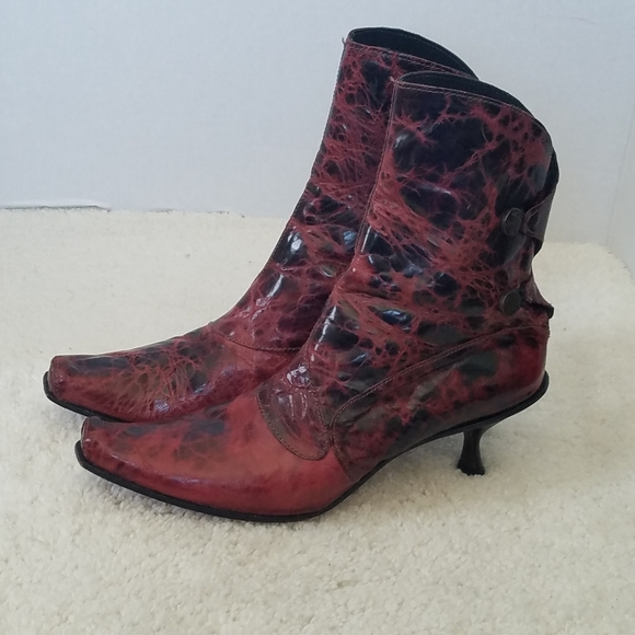 Cydwoq Shoes - CYDWOQ Handmade Vintage Inspired Button Up Boots